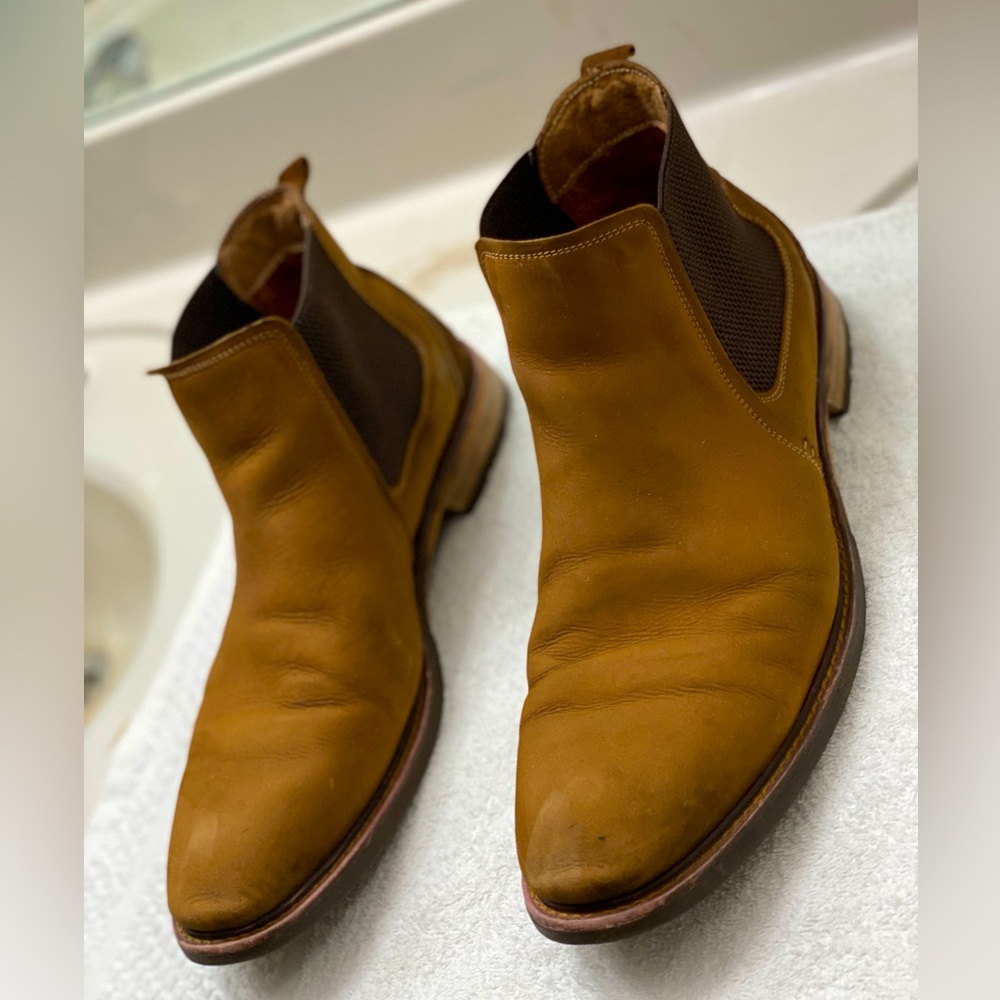 Florsheim Men’s Gore boots size 10.5M leather upper great condition.